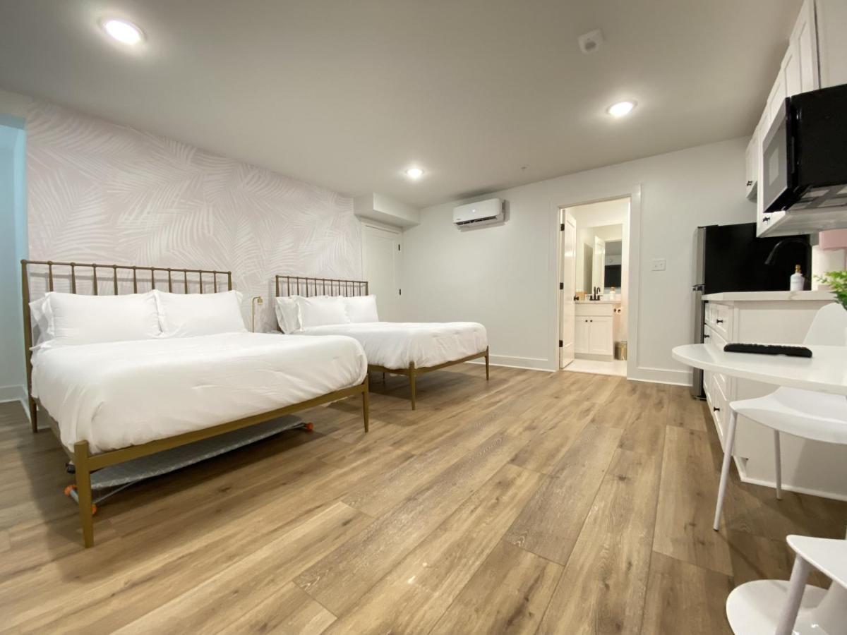 Tropical Springs Studio Apartment Two Queen Beds Galveston Eksteriør billede