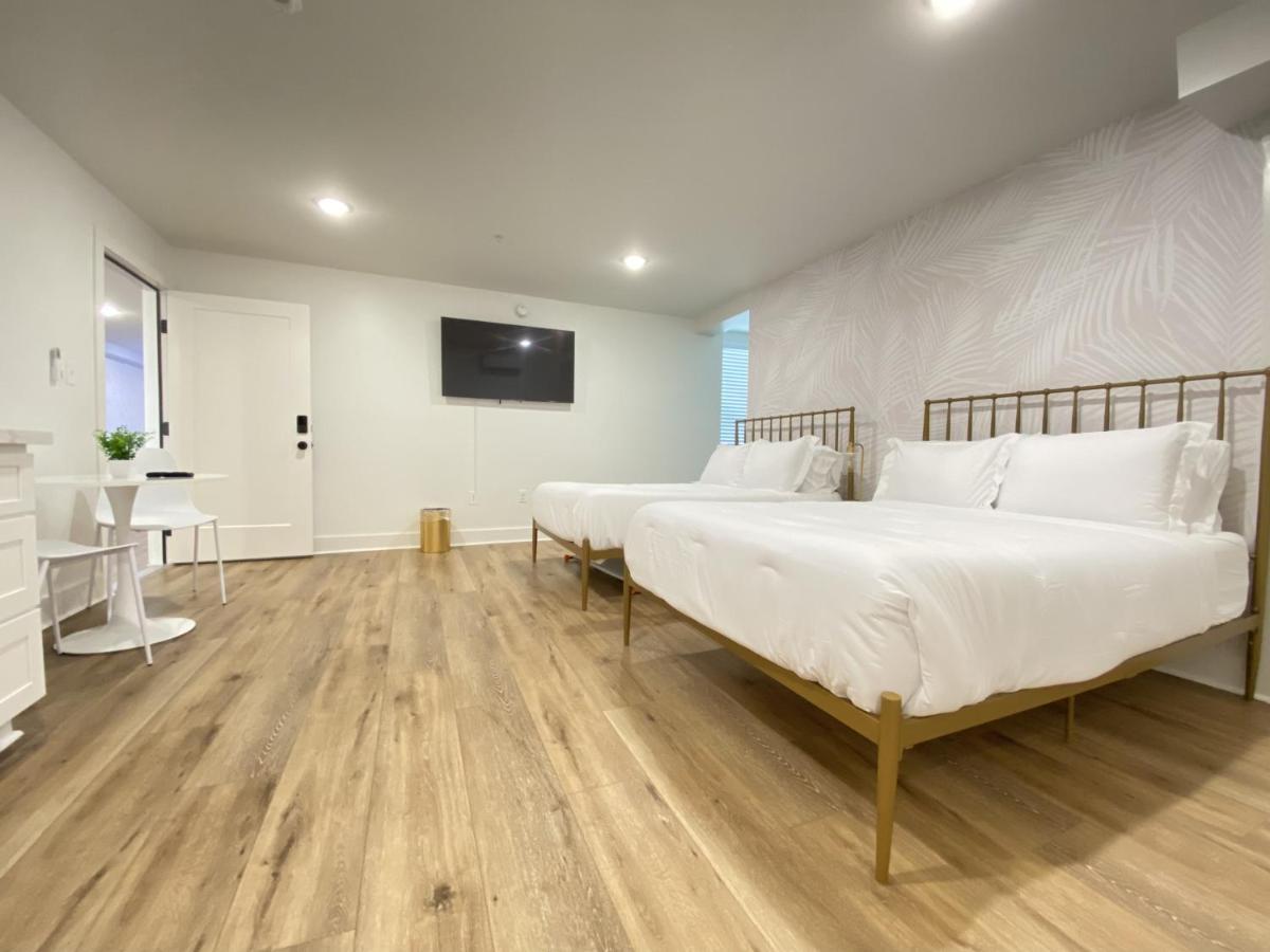 Tropical Springs Studio Apartment Two Queen Beds Galveston Eksteriør billede