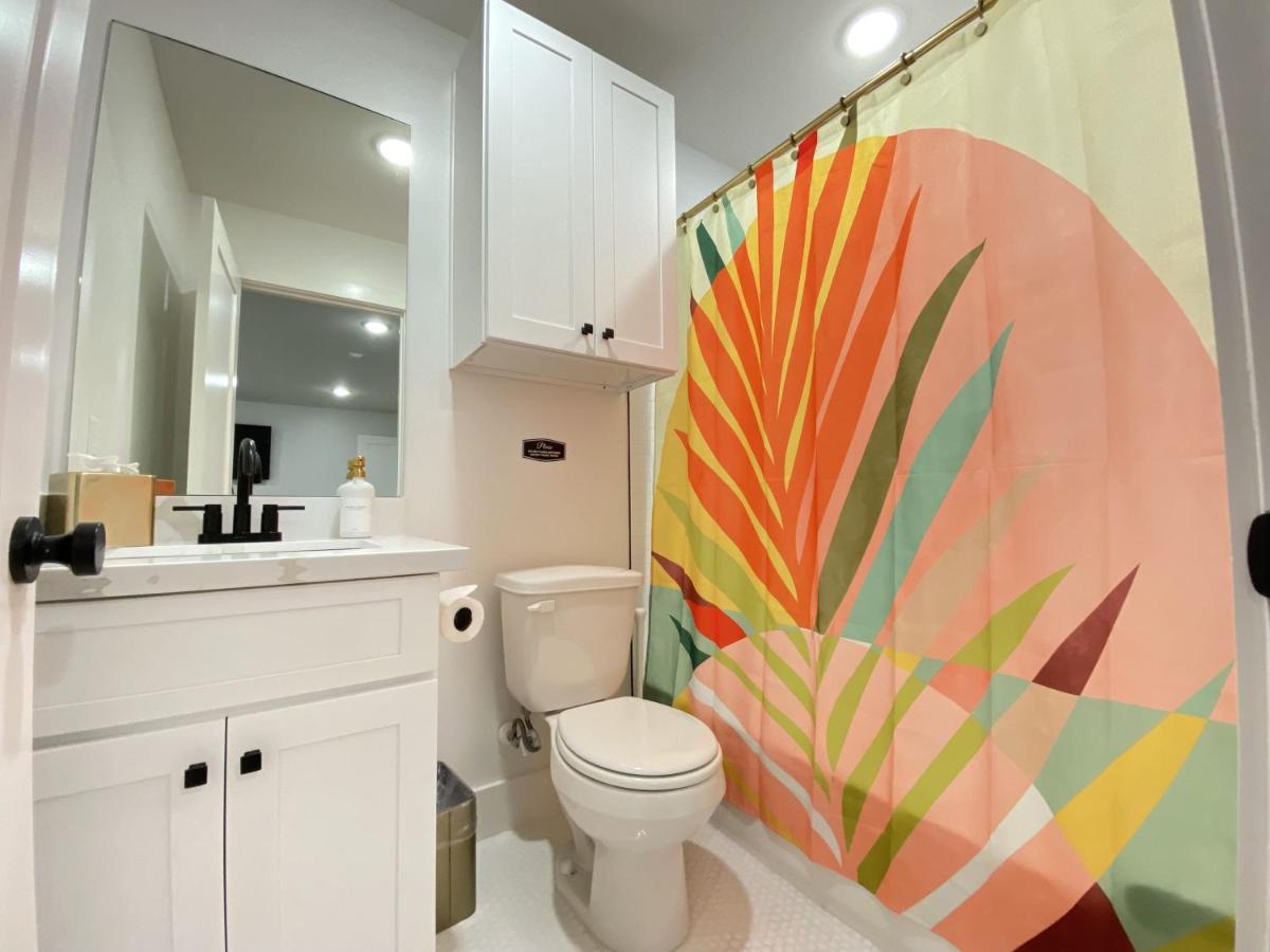 Tropical Springs Studio Apartment Two Queen Beds Galveston Eksteriør billede