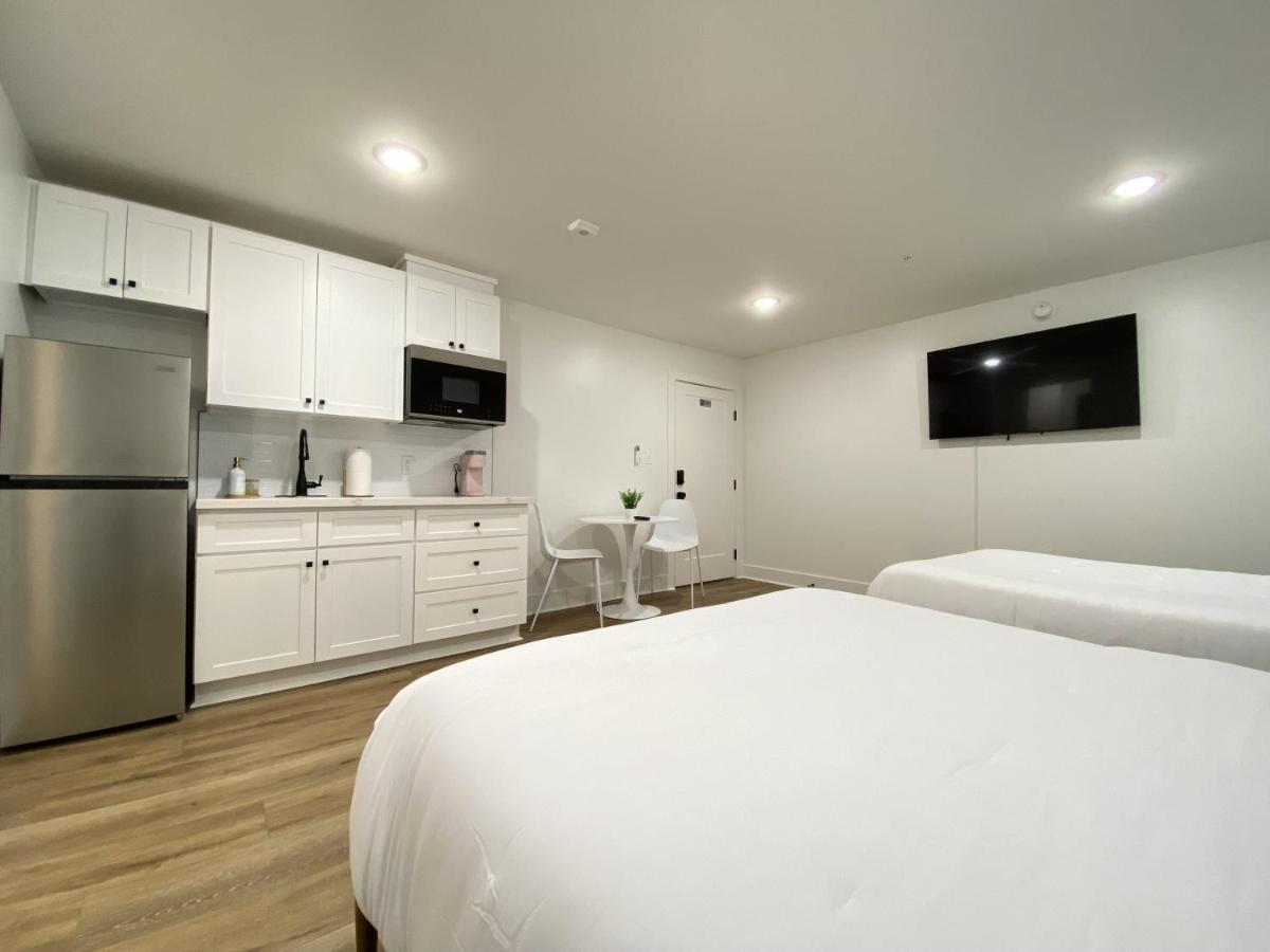 Tropical Springs Studio Apartment Two Queen Beds Galveston Eksteriør billede