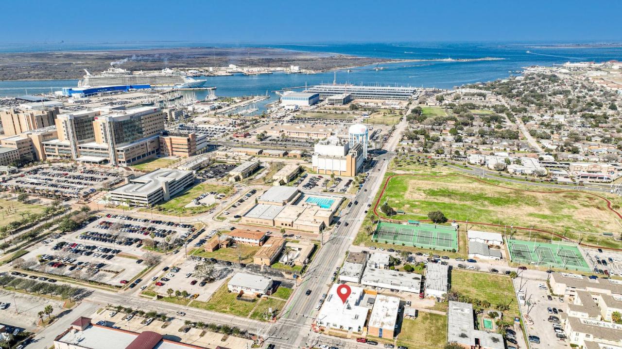 Tropical Springs Studio Apartment Two Queen Beds Galveston Eksteriør billede